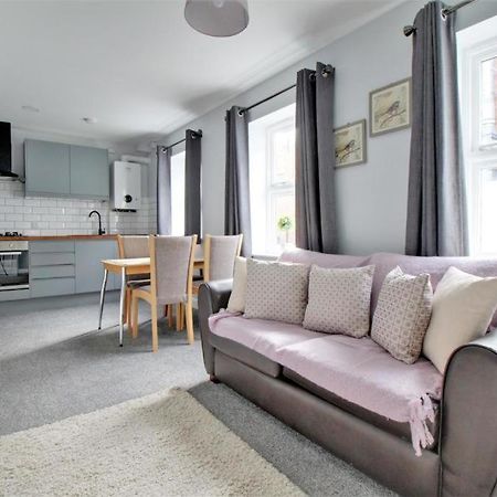 Nelson By The Docks Serviced Apartments By Roomsbooked Gloucester Exterior photo