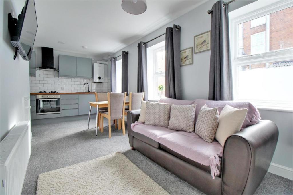 Nelson By The Docks Serviced Apartments By Roomsbooked Gloucester Exterior photo