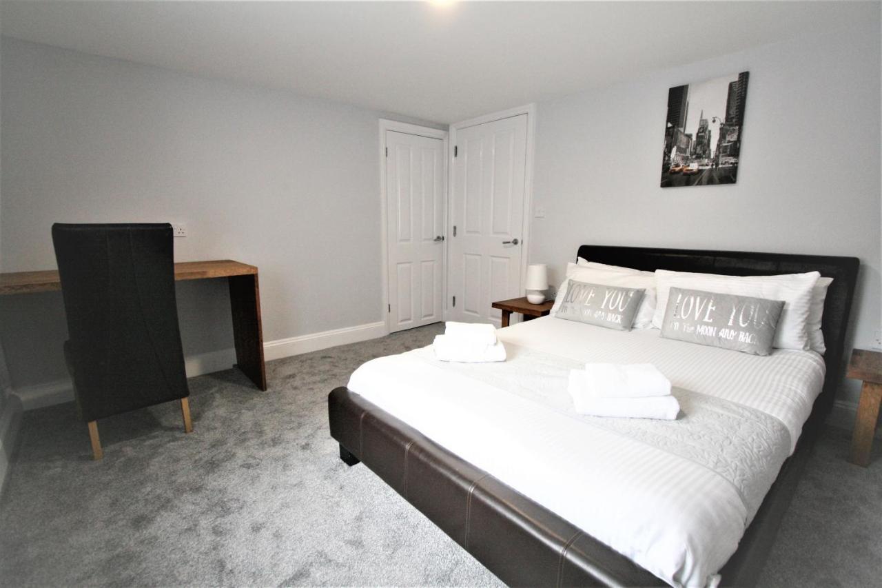 Nelson By The Docks Serviced Apartments By Roomsbooked Gloucester Exterior photo